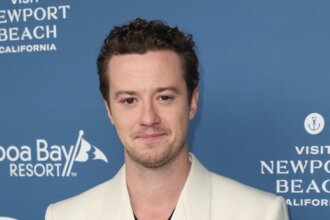 Is Joseph Quinn Gay or Straight? Dating, Net Worth, Early Life