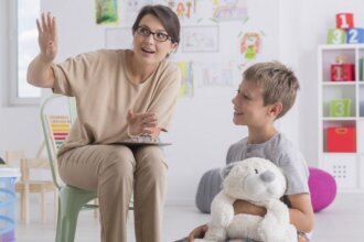 How Counselling and Therapy Empower Teens to Overcome Bad Habits