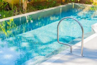 Maintain Your Swimming Pool Like a Pro With These Cleaning Tips