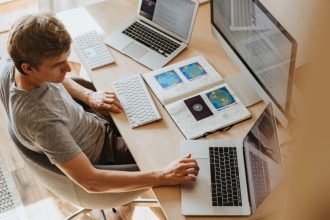 How Does Modern Software Automatically Complete Incomplete Images?