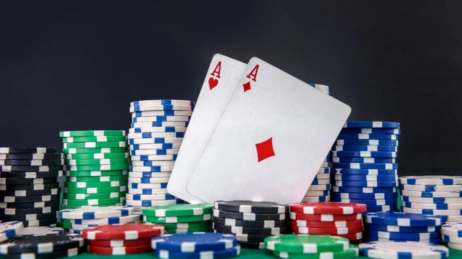 Table Talk: Mastering the Art of Social Casino Games