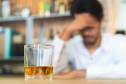 4 Warning Signs of Alcohol Dependence 