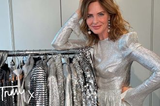 How to Incorporate Metallic Dresses into Your Wardrobe